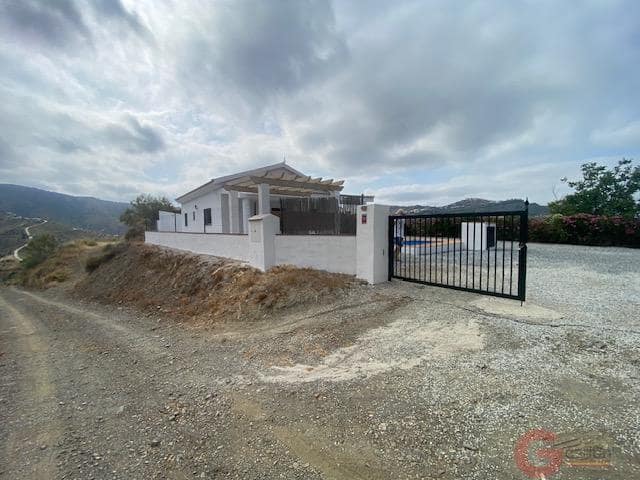 3 bedroom Finca/Country House for sale in Cutar with pool - € 350,000 (Ref: 9895450)