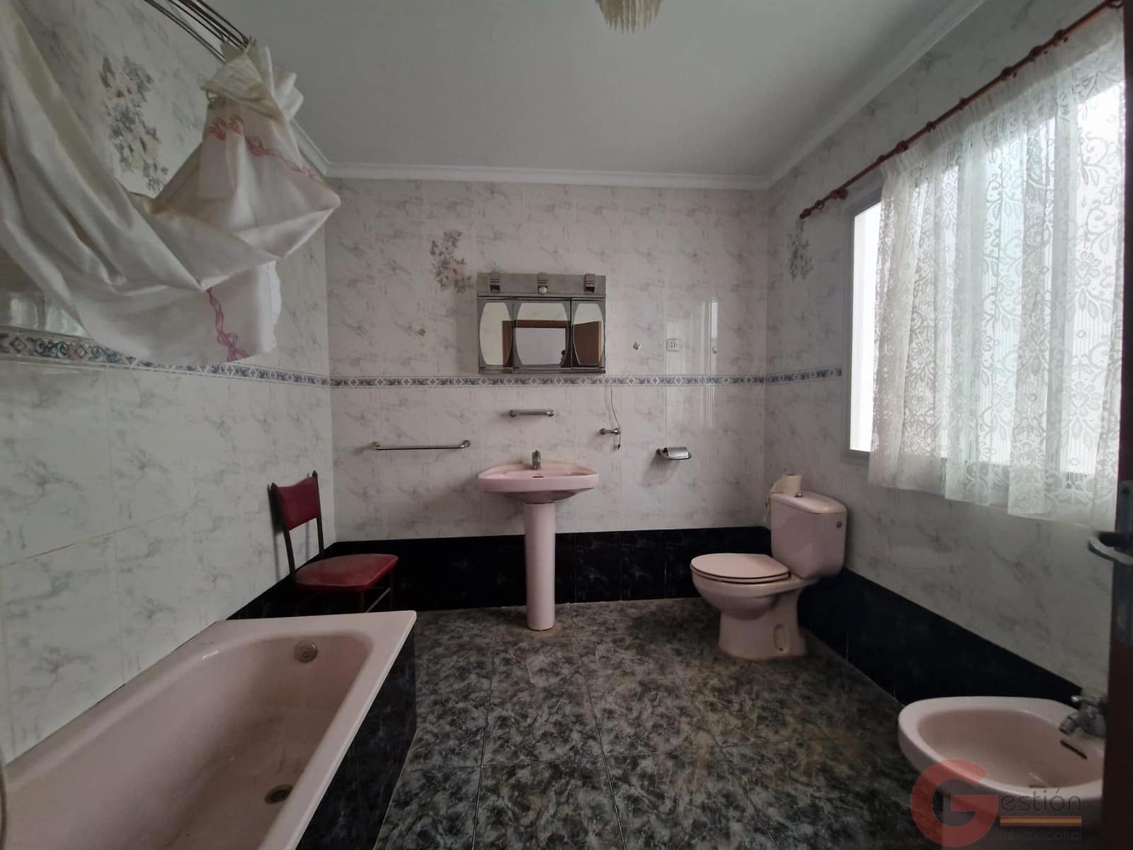 6 bedroom Villa for sale in Molvizar - € 199,500 (Ref: 9899994)