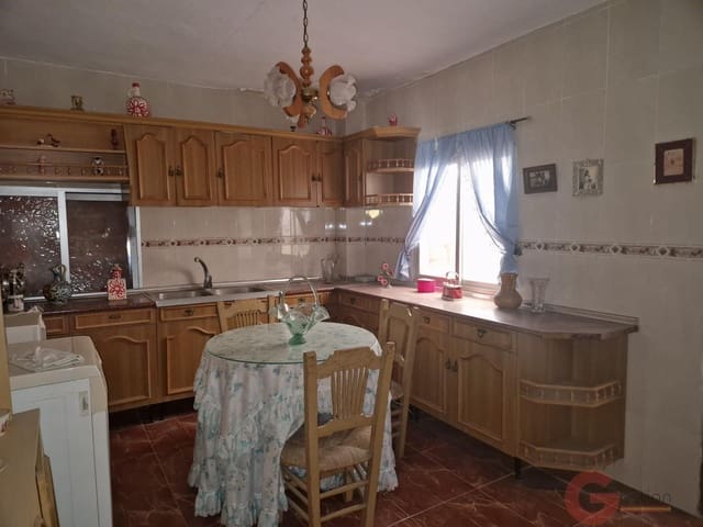 6 bedroom Villa for sale in Molvízar - € 199,500 (Ref: 9899994)