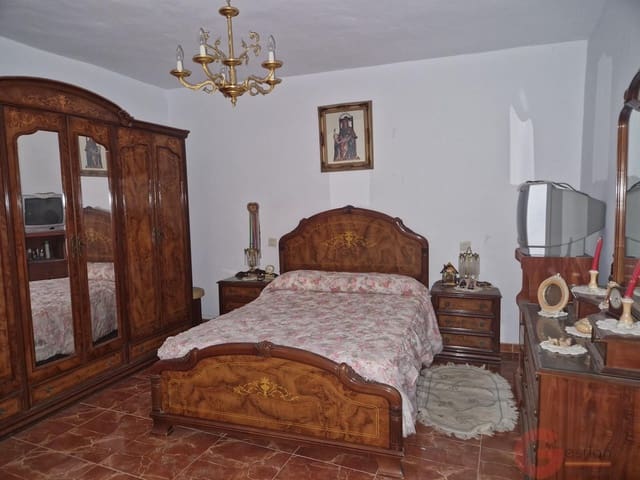 6 bedroom Villa for sale in Molvízar - € 199,500 (Ref: 9899994)