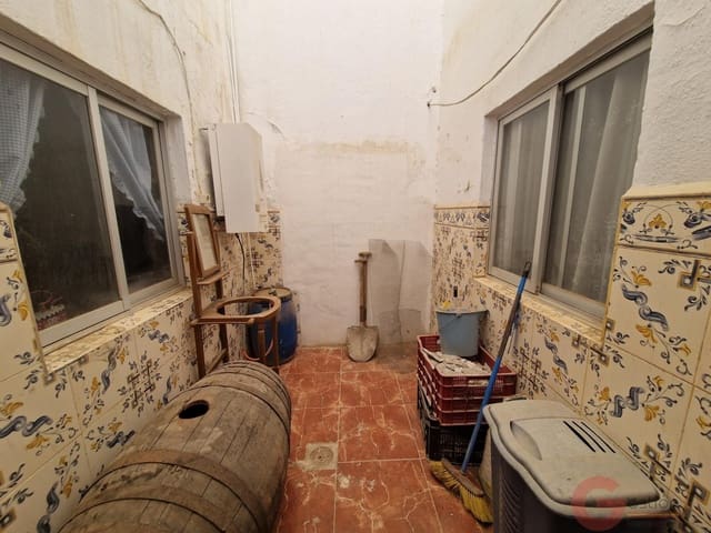 6 bedroom Villa for sale in Molvízar - € 199,500 (Ref: 9899994)