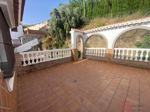 Villa til salgs i Competa med garasje - € 405 000 (Ref: 9948005)
