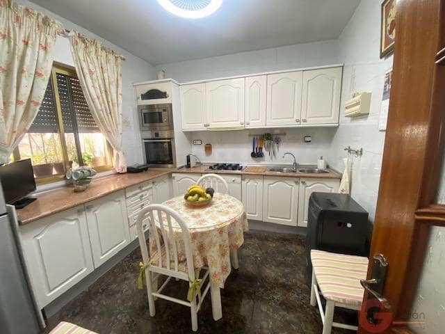 Villa til salgs i Competa med garasje - € 405 000 (Ref: 9948005)