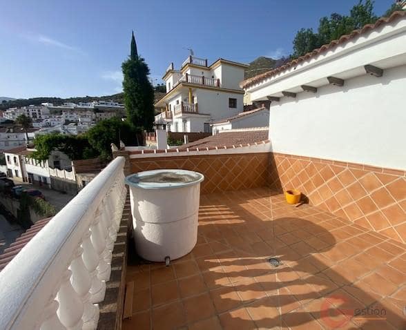 Villa til salgs i Competa med garasje - € 405 000 (Ref: 9948005)