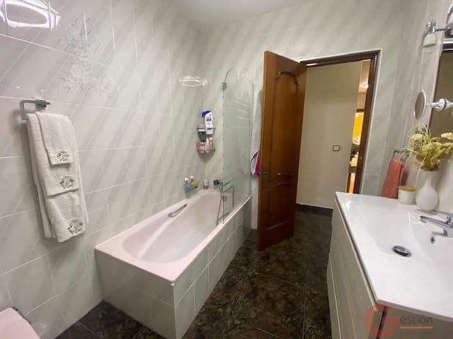 Villa til salgs i Competa med garasje - € 405 000 (Ref: 9948005)