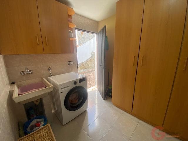 Villa til salgs i Competa med garasje - € 405 000 (Ref: 9948005)