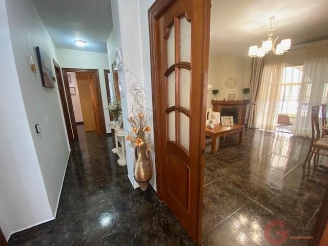 Villa til salgs i Cómpeta med garasje - € 405 000 (Ref: 9948005)