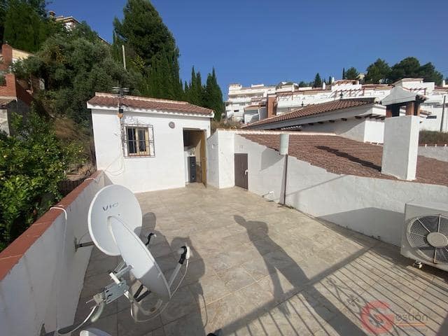 Villa til salgs i Competa med garasje - € 405 000 (Ref: 9948005)