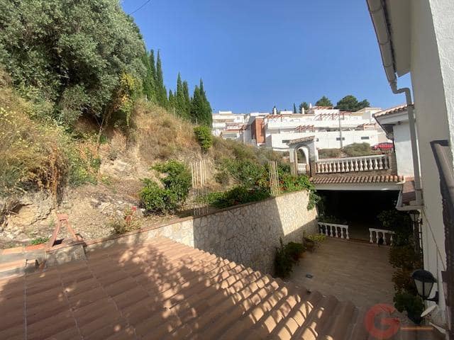 Villa til salgs i Competa med garasje - € 405 000 (Ref: 9948005)