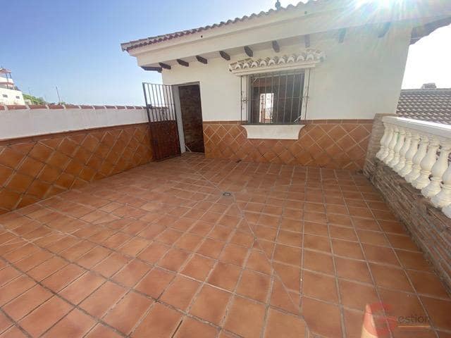 Villa til salgs i Competa med garasje - € 405 000 (Ref: 9948005)
