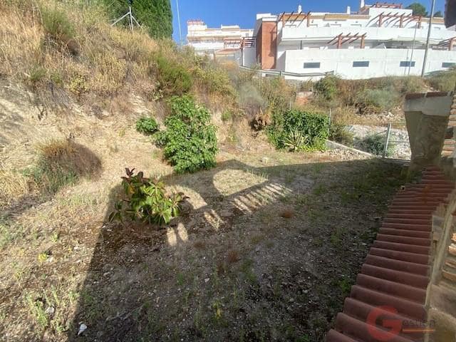 Villa til salgs i Competa med garasje - € 405 000 (Ref: 9948005)