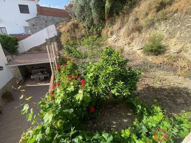 Villa til salgs i Competa med garasje - € 405 000 (Ref: 9948005)