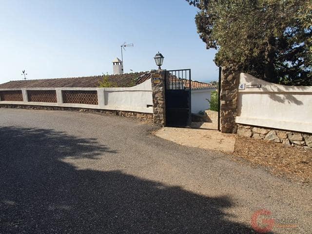 6 soveværelse Villa til salg i La Herradura med swimmingpool garage - € 930.000 (Ref: 9948930)