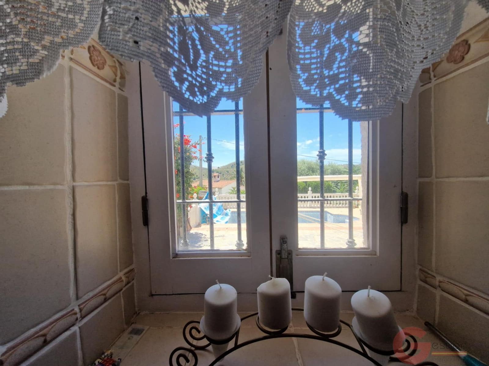 4 bedroom Villa for sale in Velez de Benaudalla with pool - € 265,000 (Ref: 9954607)