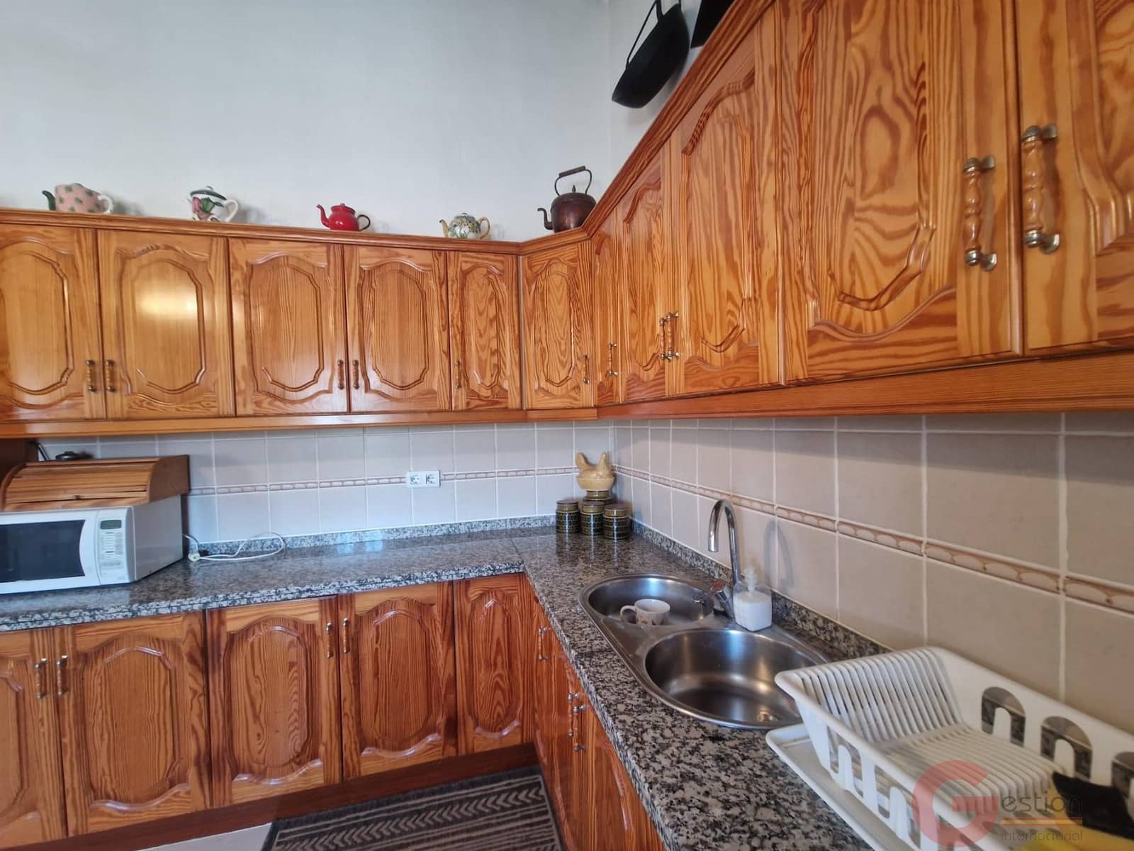 4 bedroom Villa for sale in Velez de Benaudalla with pool - € 265,000 (Ref: 9954607)