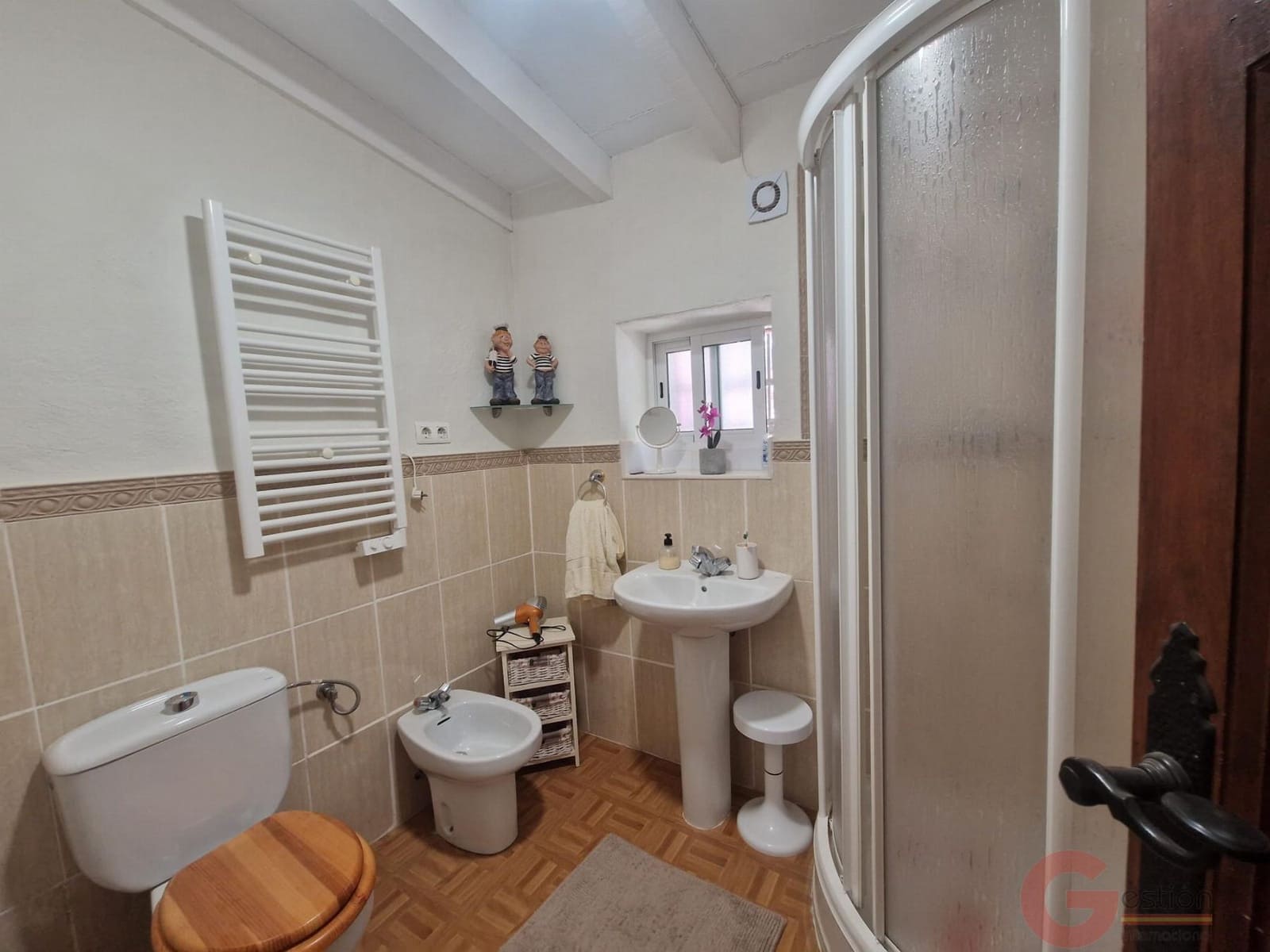 4 bedroom Villa for sale in Velez de Benaudalla with pool - € 265,000 (Ref: 9954607)