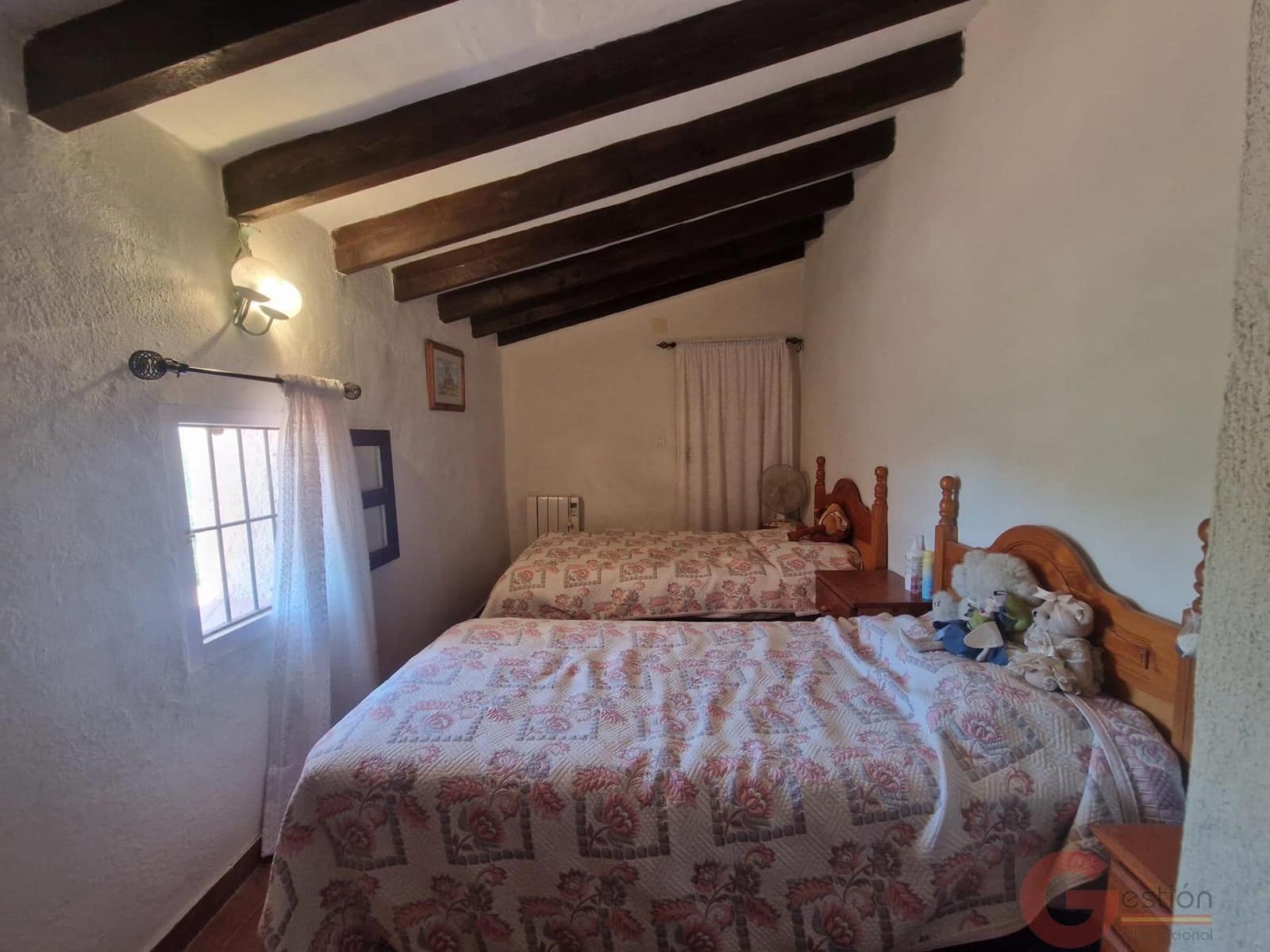4 bedroom Villa for sale in Velez de Benaudalla with pool - € 265,000 (Ref: 9954607)