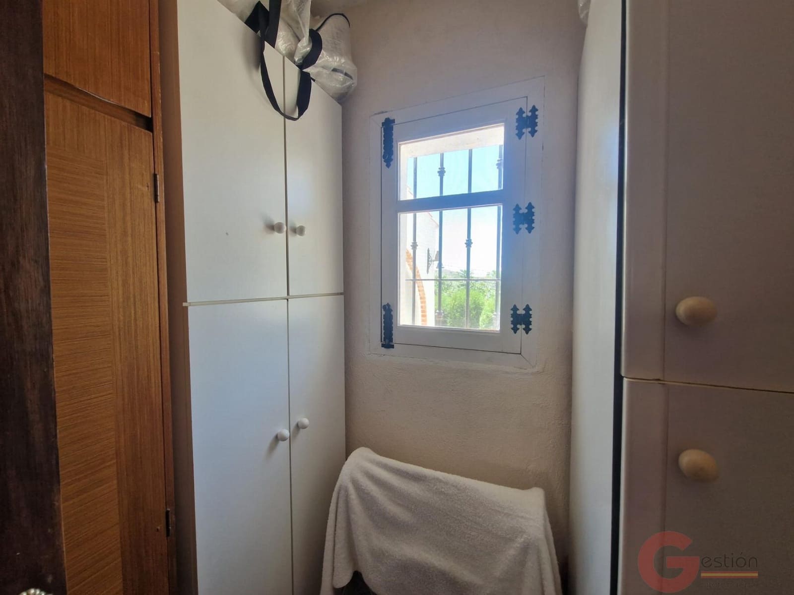 4 bedroom Villa for sale in Velez de Benaudalla with pool - € 265,000 (Ref: 9954607)