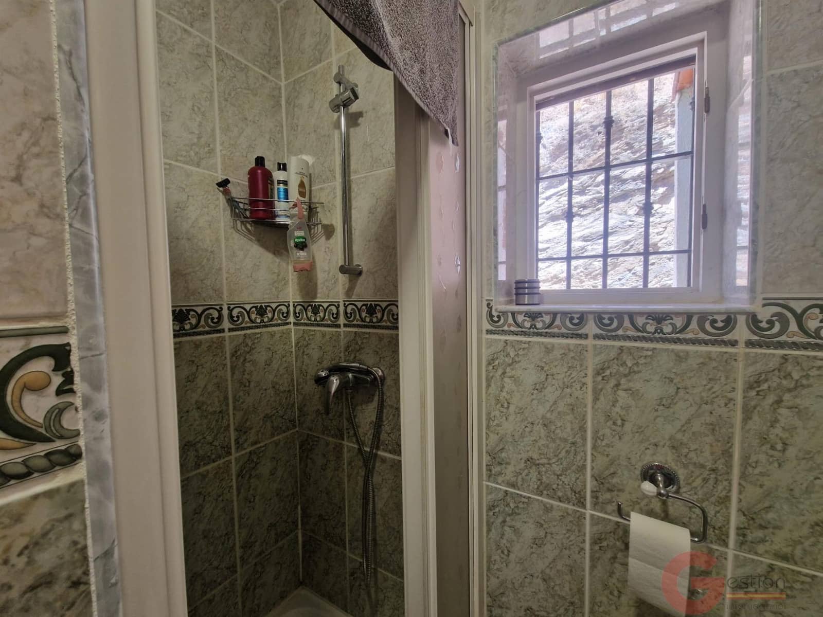 4 bedroom Villa for sale in Velez de Benaudalla with pool - € 265,000 (Ref: 9954607)