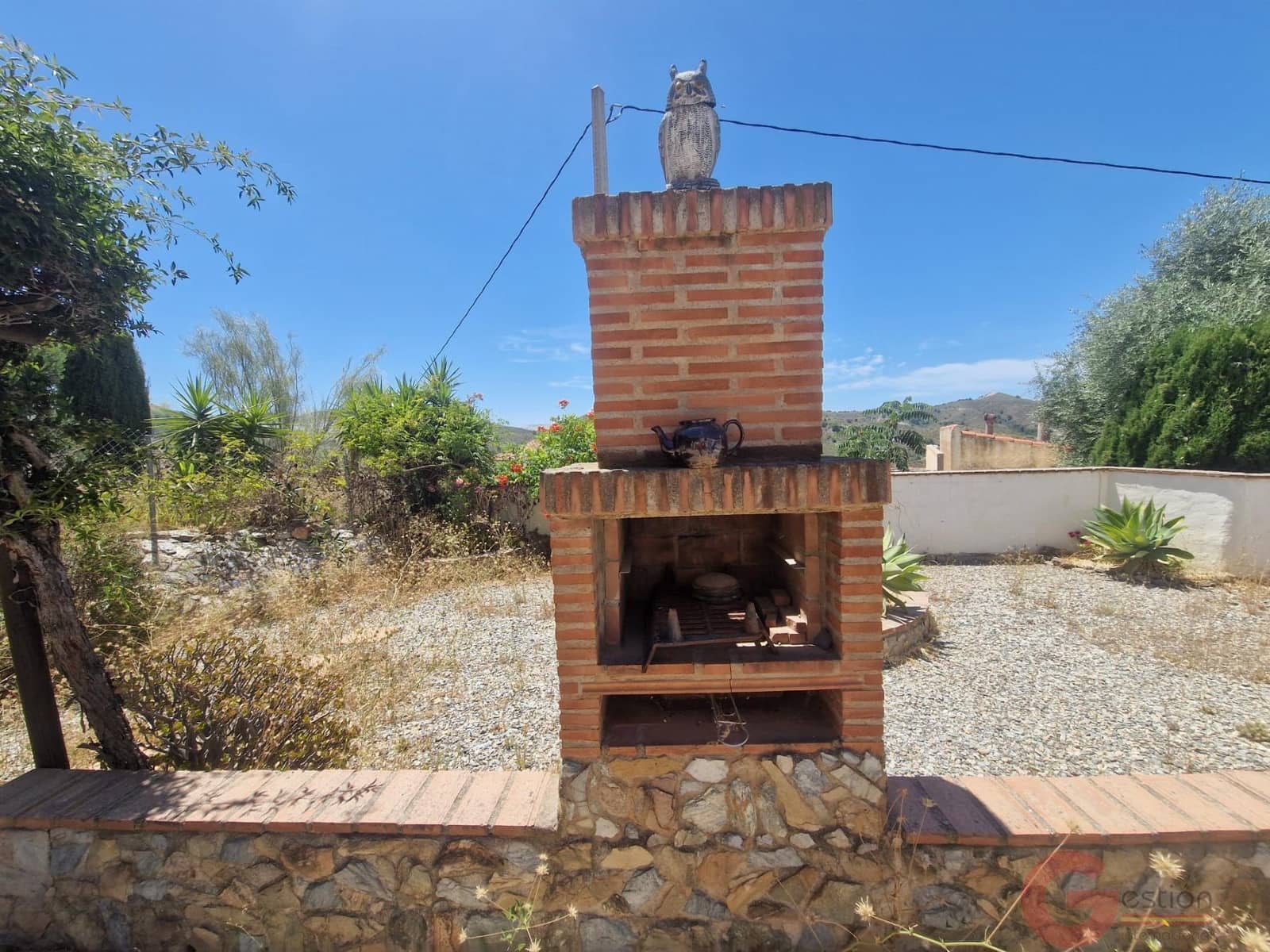 4 bedroom Villa for sale in Velez de Benaudalla with pool - € 265,000 (Ref: 9954607)