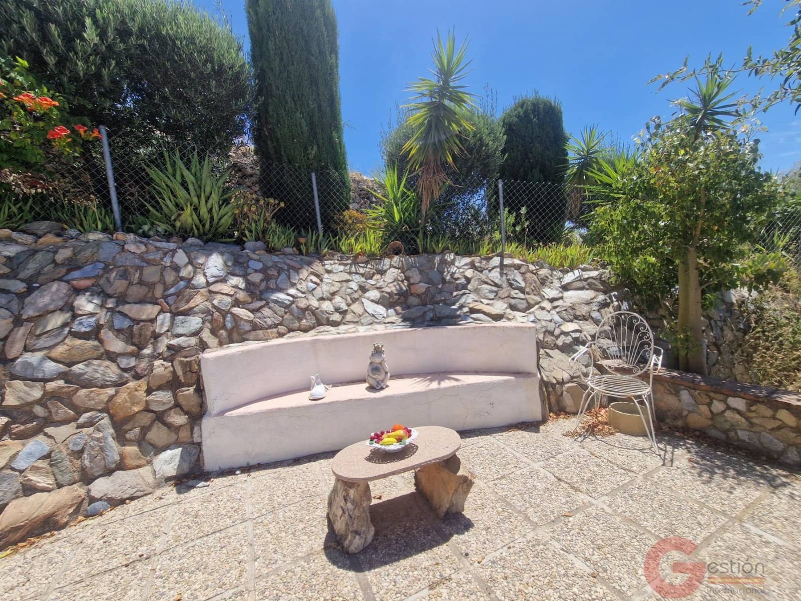 4 bedroom Villa for sale in Velez de Benaudalla with pool - € 265,000 (Ref: 9954607)