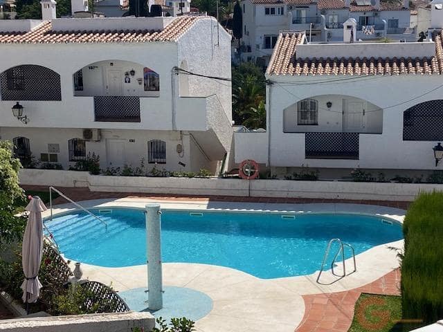 2 bedroom Villa for sale in Nerja with pool - € 372,000 (Ref: 9955146)
