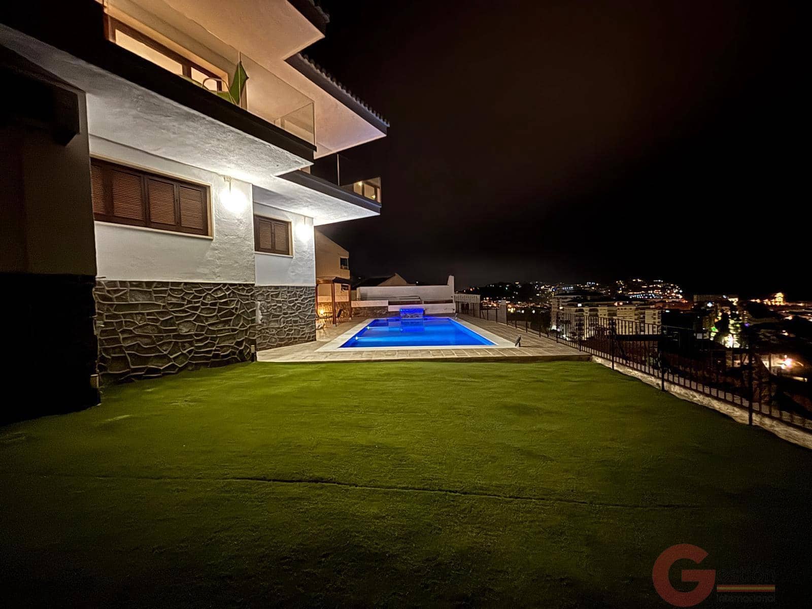 8 soveværelse Villa til salg i Cotobro med swimmingpool garage - € 1.490.000 (Ref: 9962786)