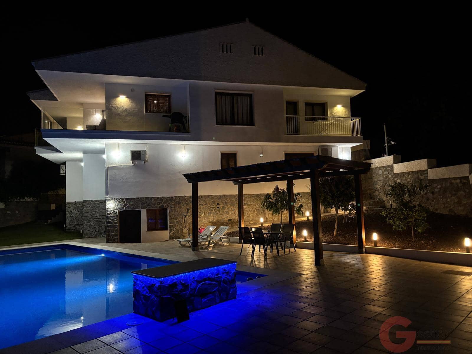 8 soveværelse Villa til salg i Cotobro med swimmingpool garage - € 1.490.000 (Ref: 9962786)