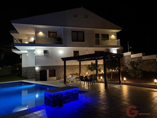 8 soveværelse Villa til salg i Cotobro, Almuñécar med swimmingpool garage - € 1.490.000 (Ref: 9962786)