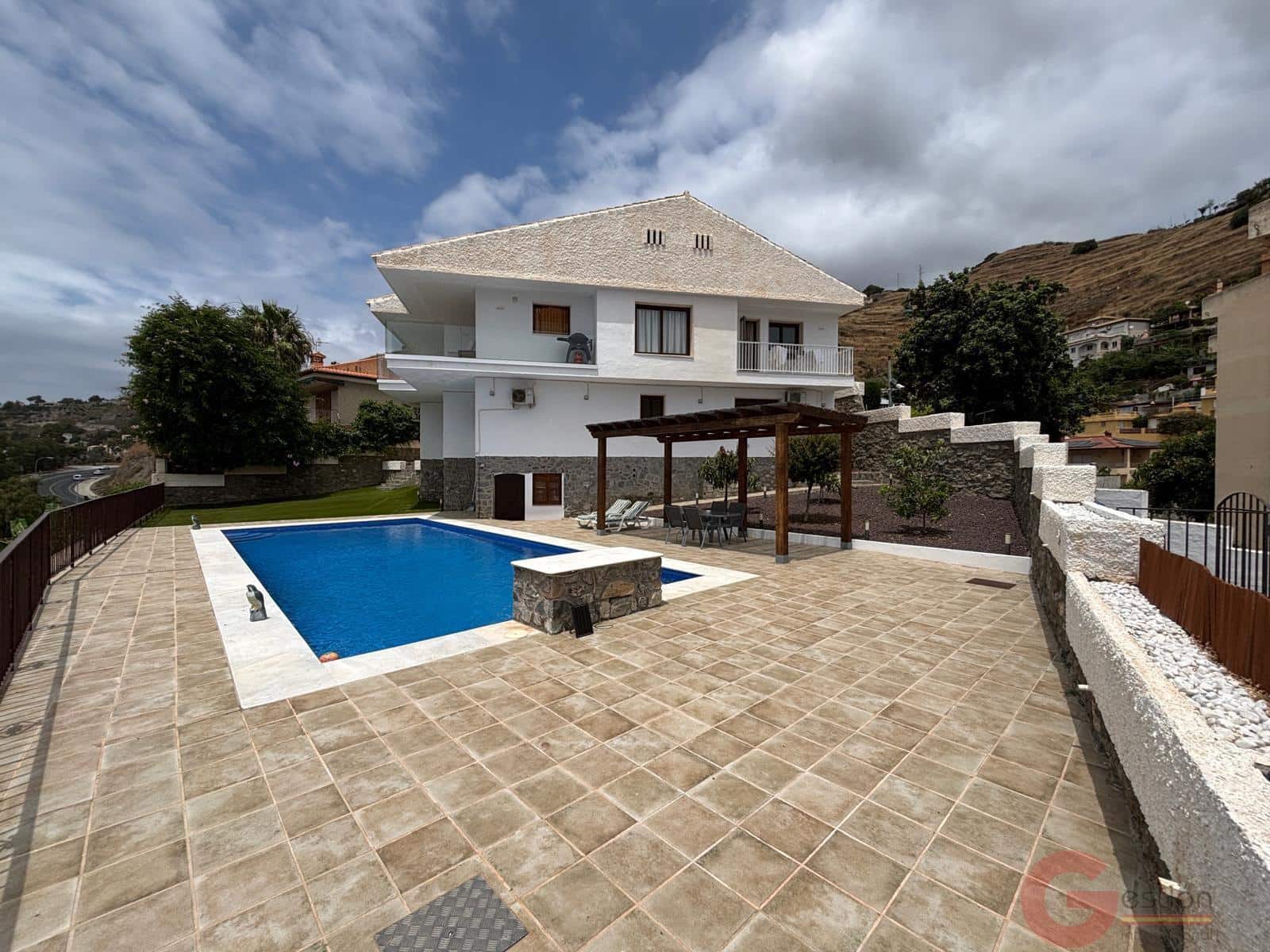 8 soveværelse Villa til salg i Cotobro med swimmingpool garage - € 1.490.000 (Ref: 9962786)