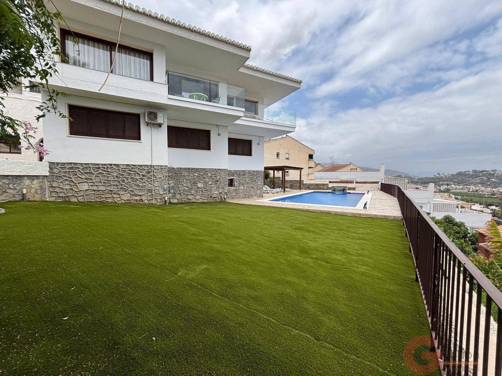 8 soveværelse Villa til salg i Cotobro med swimmingpool garage - € 1.490.000 (Ref: 9962786)
