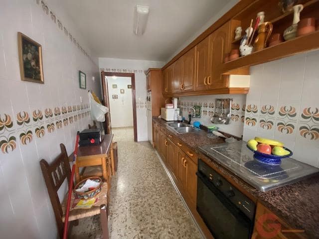 4 bedroom Flat for sale in Almunecar with garage - € 410,000 (Ref: 9965949)