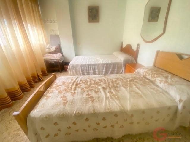 4 bedroom Flat for sale in Almunecar with garage - € 410,000 (Ref: 9965949)