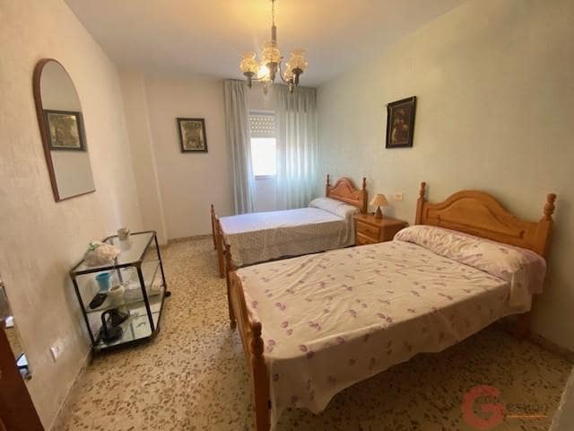 4 bedroom Flat for sale in Almunecar with garage - € 410,000 (Ref: 9965949)