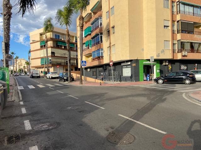 4 bedroom Flat for sale in Almunecar with garage - € 410,000 (Ref: 9965949)
