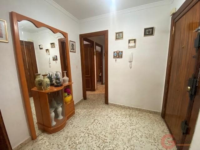 4 bedroom Flat for sale in Almunecar with garage - € 410,000 (Ref: 9965949)