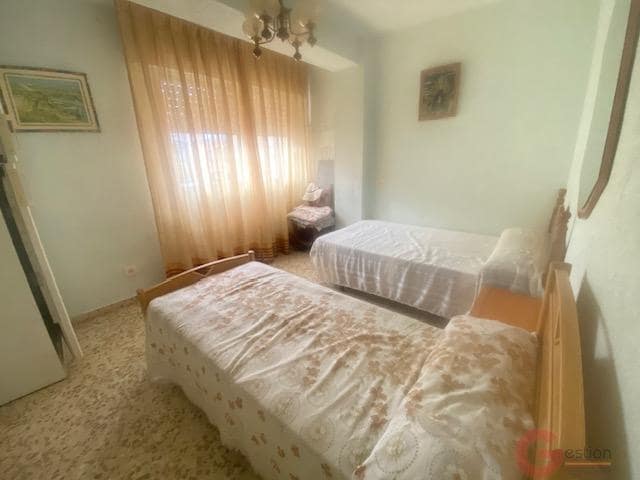 4 bedroom Flat for sale in Almunecar with garage - € 410,000 (Ref: 9965949)