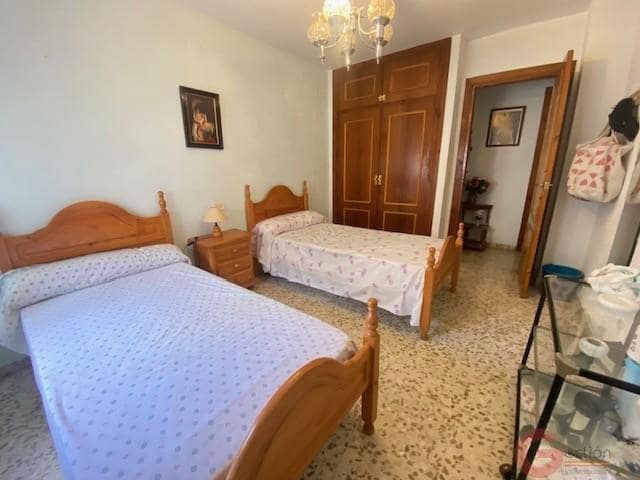 4 bedroom Flat for sale in Almunecar with garage - € 410,000 (Ref: 9965949)