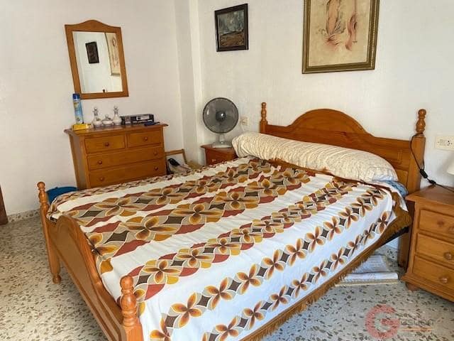 4 bedroom Flat for sale in Almunecar with garage - € 410,000 (Ref: 9965949)