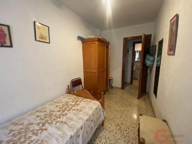 4 bedroom Flat for sale in Almunecar with garage - € 410,000 (Ref: 9965949)