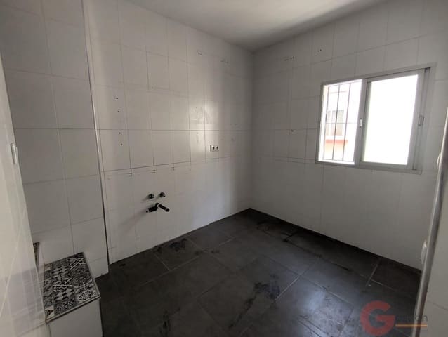 Local Comercial en Motril en venta - 255.000 € (Ref: 9981664)