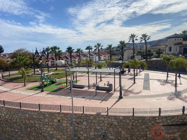 Piso de 2 habitaciones en Almuñécar en venta - 225.000 € (Ref: 9996391)