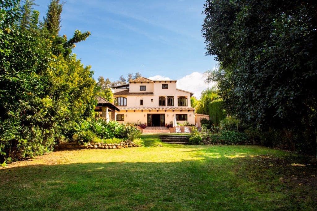 7 bedroom Villa for sale in Nueva Andalucia with pool - € 1,650,000 (Ref: 7016590)