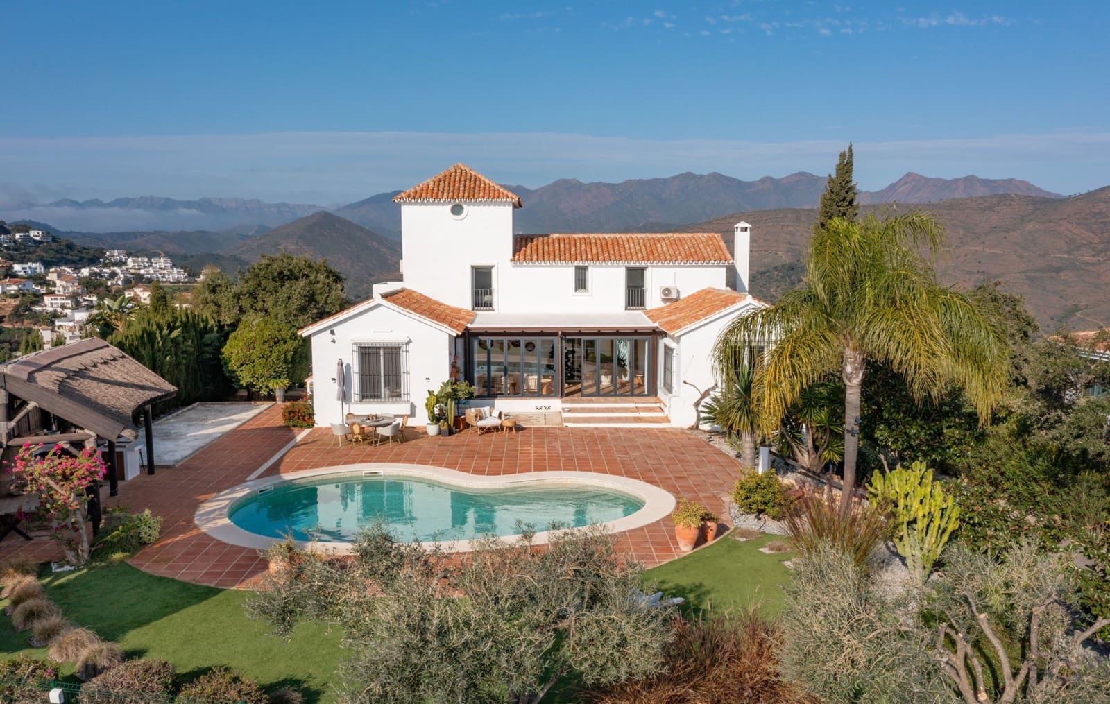 5 soveværelse Villa til salg i La Mairena med swimmingpool - € 1.950.000 (Ref: 9009035)