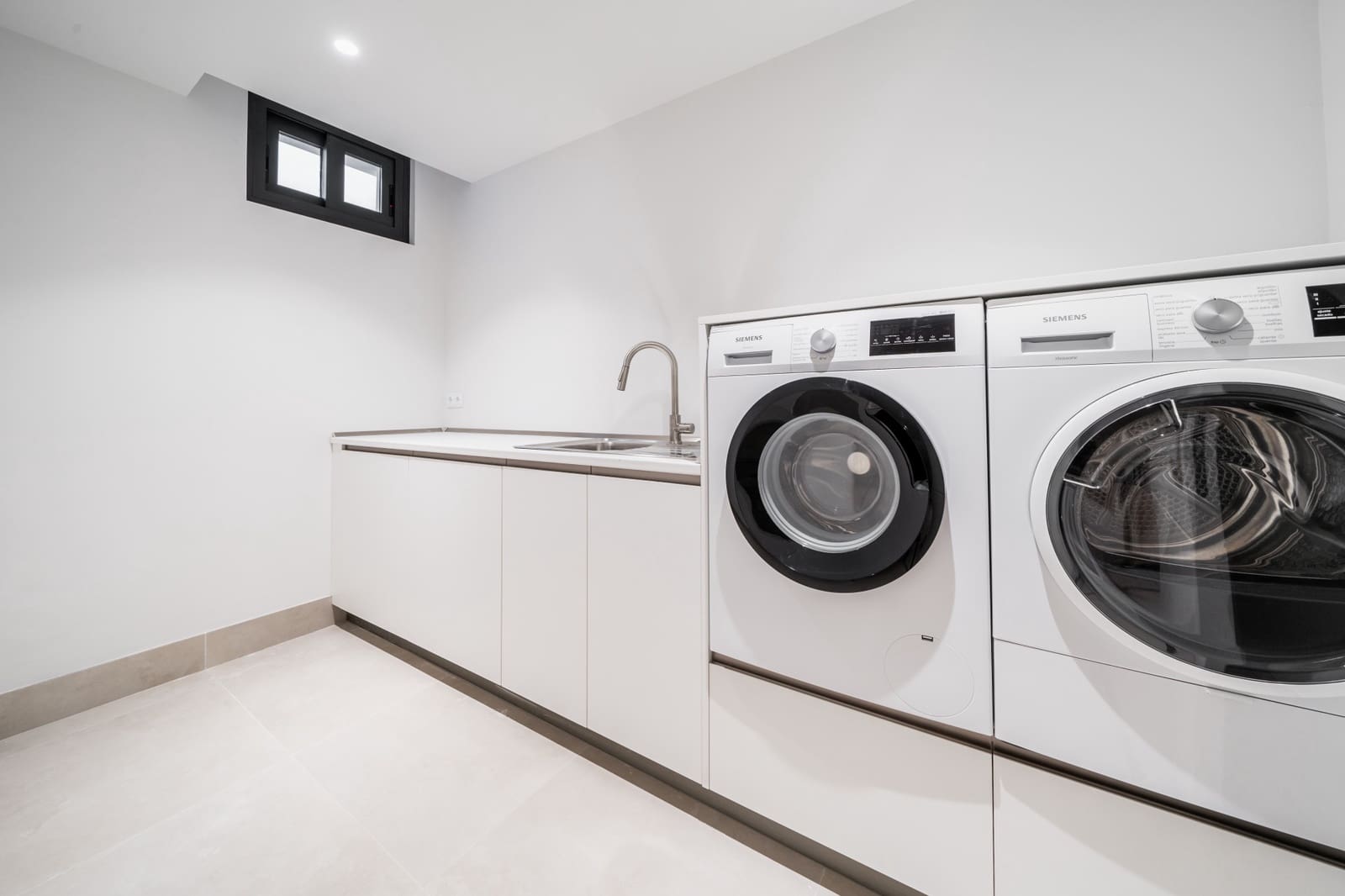 4 sypialnia Willa na sprzedaż w Atalaya-Isdabe z basenem garażem - 1 860 000 € (Ref: 8104195)