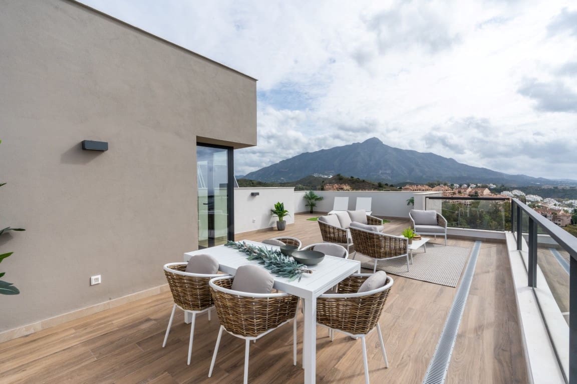 3 bedroom Penthouse for sale in Nueva Andalucia with pool garage - € 1,015,000 (Ref: 8104344)