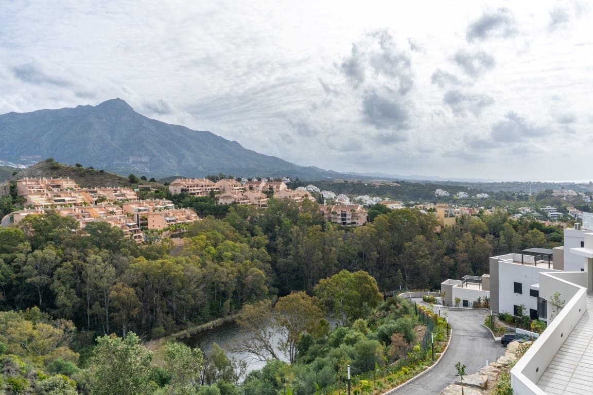 3 bedroom Penthouse for sale in Nueva Andalucia with pool garage - € 1,015,000 (Ref: 8104344)