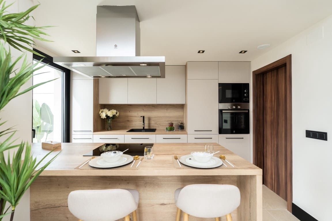 3 bedroom Penthouse for sale in Nueva Andalucia with pool garage - € 1,015,000 (Ref: 8104344)