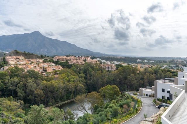 3 bedroom Penthouse for sale in Nueva Andalucia, Marbella with pool garage - € 1,015,000 (Ref: 8104344)