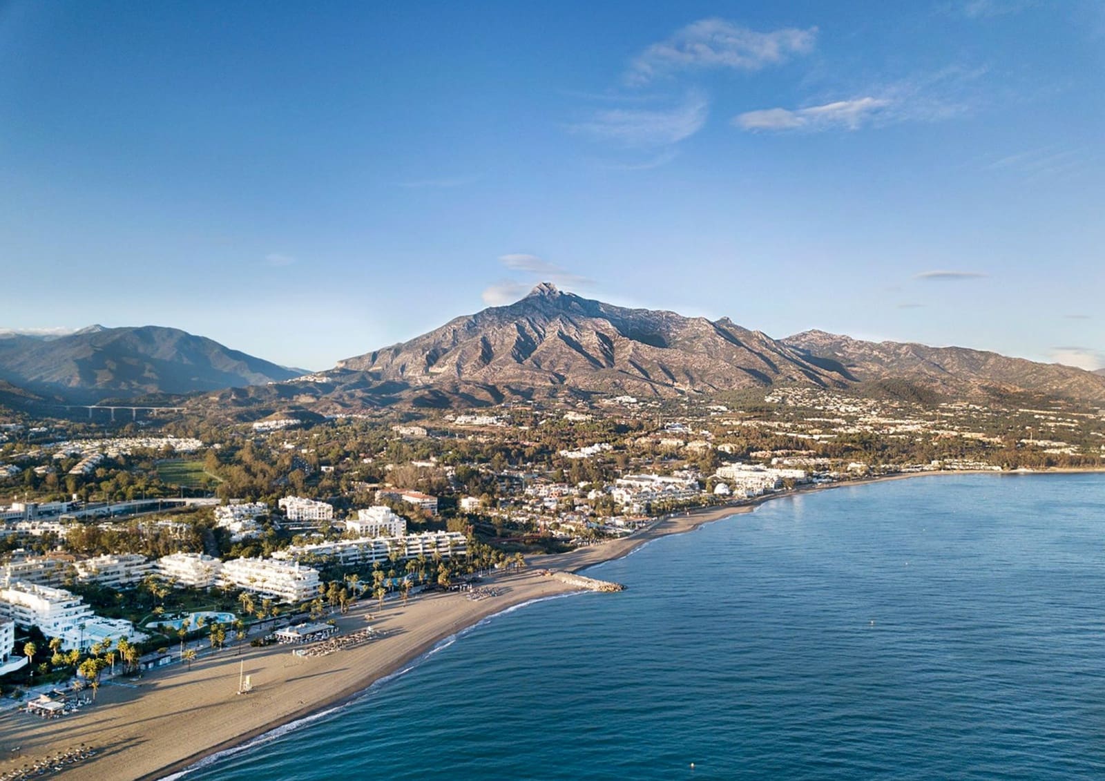 3 sypialnia Apartament na sprzedaż w Marbella z basenem garażem - 685 000 € (Ref: 8250220)